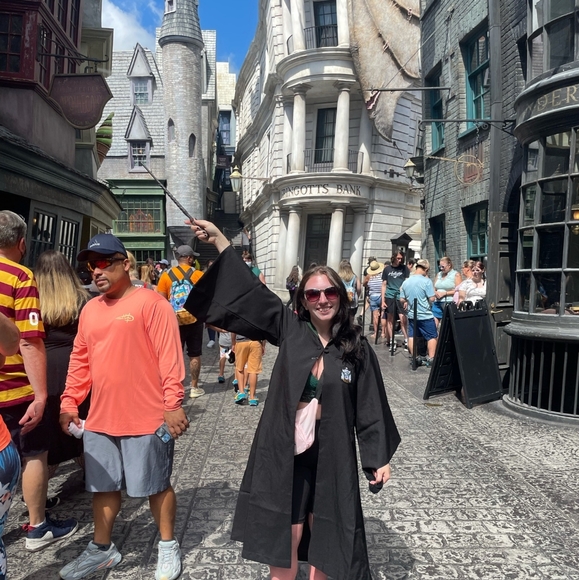 Meet your Posher, Stephanie - Picture 3 of 3